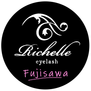 藤沢にある人気のマツエクサロン「Richelle eyelash　藤沢店（リシェル　アイラッシュ）」のロゴ